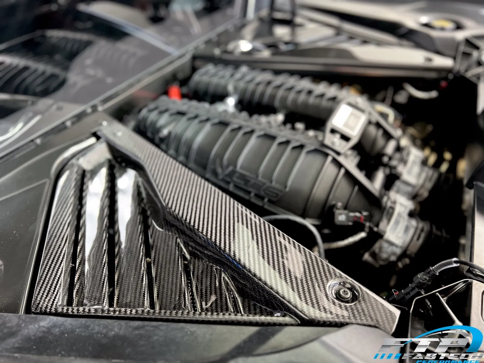 Carbon Fiber Engine Appearance Cover Replacement - Engine Components for Luxury Sports Cars