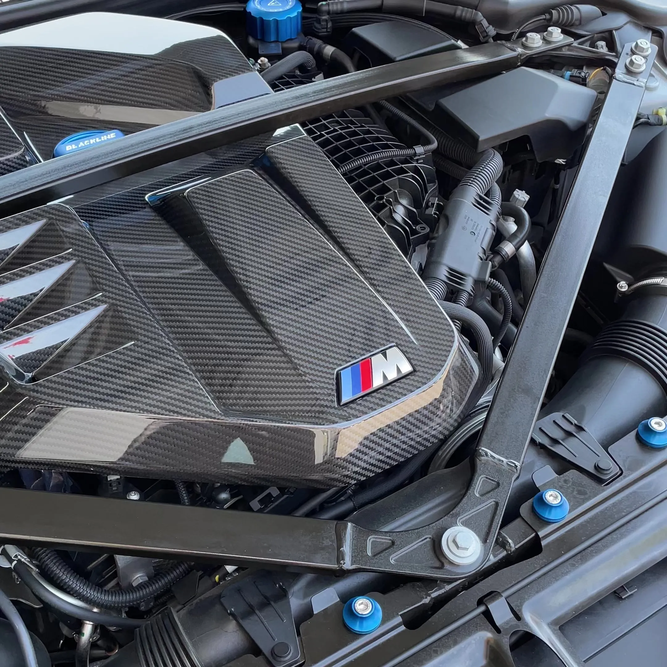 Carbon Fiber Engine Appearance Cover Replacement - view 5