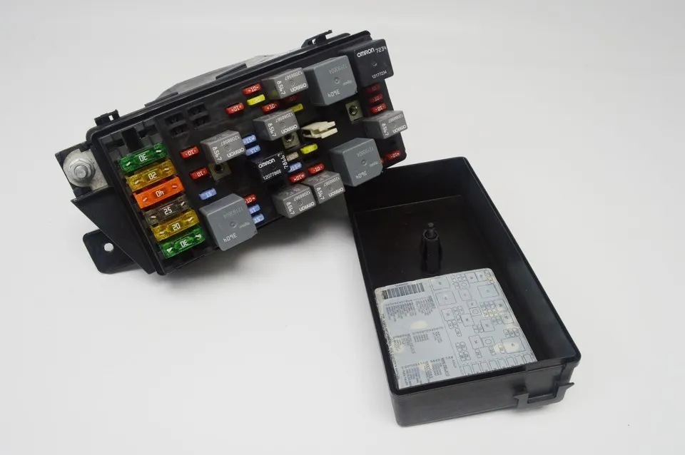 Main Engine Underhood Fuse Box Junction Block - view 3