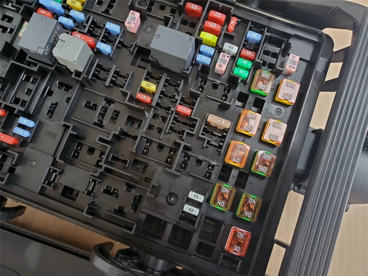 Main Engine Underhood Fuse Box Junction Block - view 4